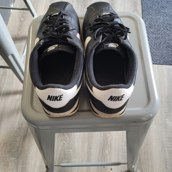 Nike Cortez Black and White Basic Shoe - Picture 4 of 5